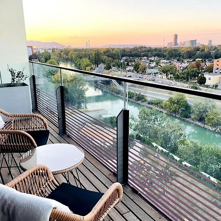 Sunrise Above Sky With Rooftop Pool 비엔나 외부 사진