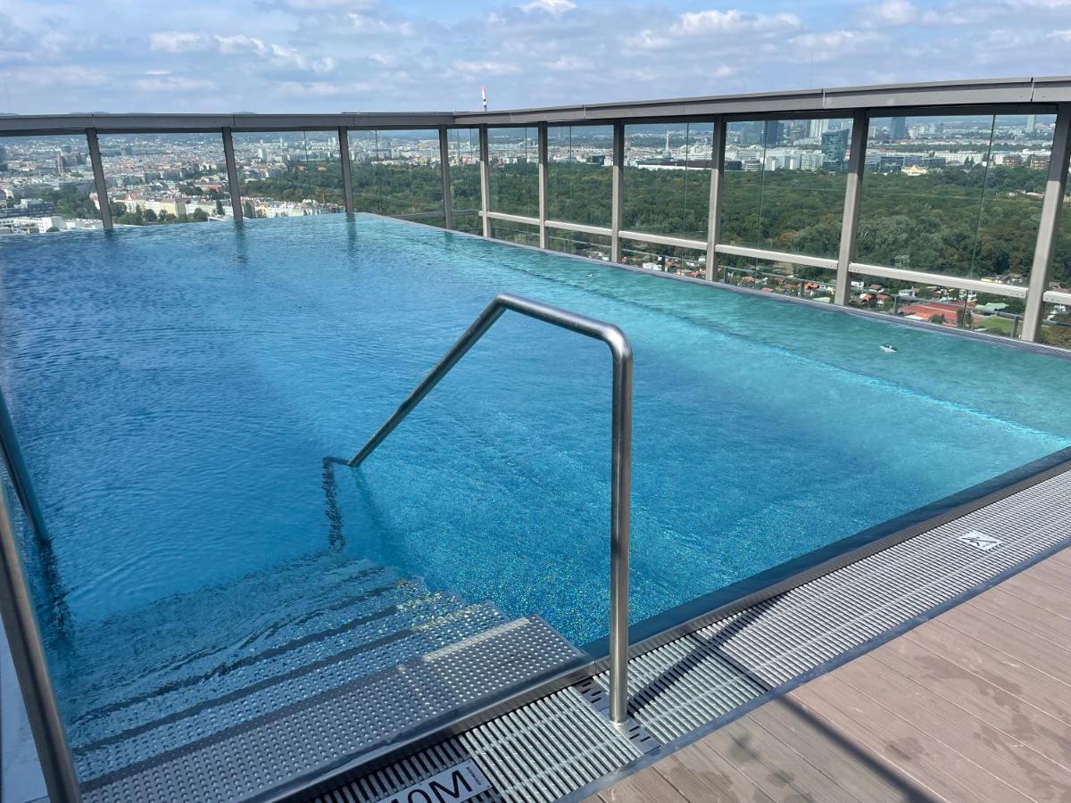 Sunrise Above Sky With Rooftop Pool 비엔나 외부 사진